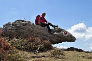 86 Al colletto il roccione- 'drago' con occhio bianco -rosso